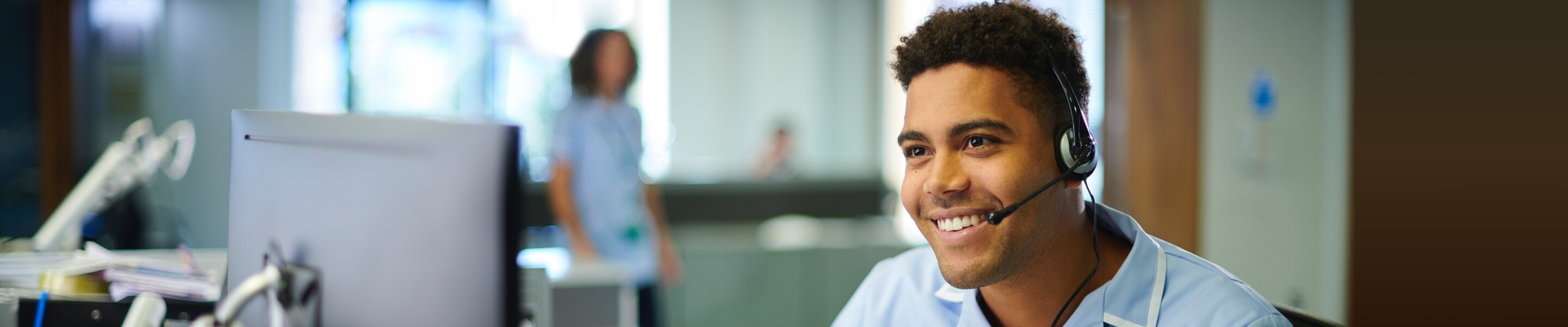 Employee using business-grade voice calling on Microsoft Teams to seamlessly communicate and collaborate with colleagues.