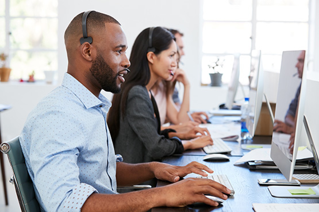 A helpdesk assisting on Ethernet